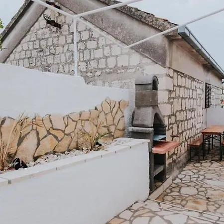House - Lukatony With Sea View