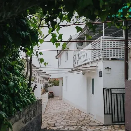 House - Lukatony With Sea View